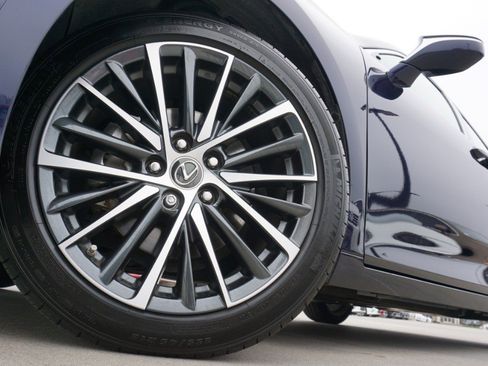 Certified 2025 Lexus ES 350 w/ Premium Package image 11