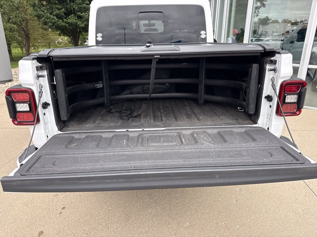 Used 2023 Jeep Gladiator Overland AWD/4WD image 5