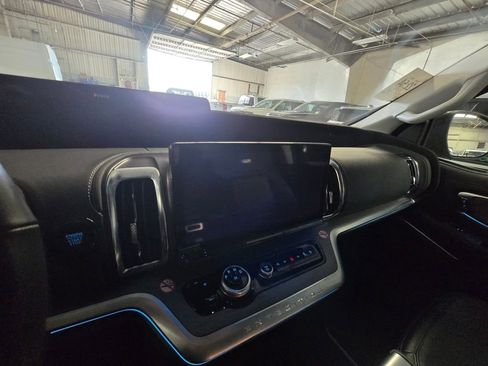 Used 2025 Ford Expedition Max Platinum image 13