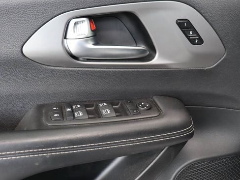 Used 2025 Chrysler Pacifica Select FWD image 14