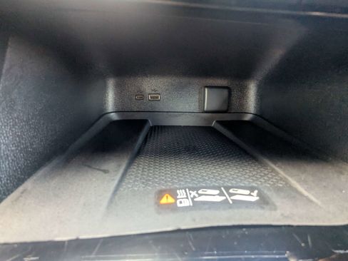 Used 2025 Chevrolet Traverse LT FWD image 27
