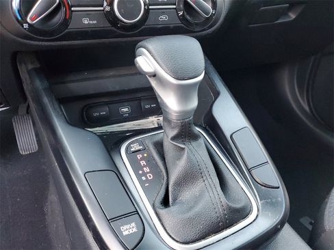 Used 2022 Kia Soul LX image 22