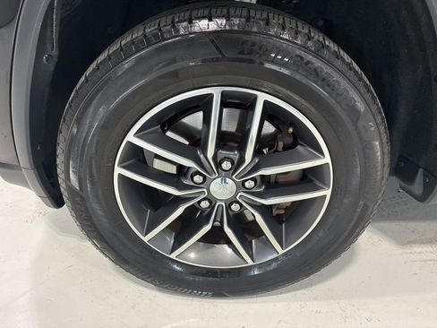 Used 2017 Jeep Grand Cherokee Limited image 12