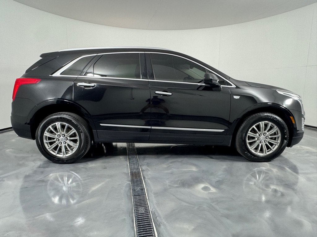 Used 2017 Cadillac XT5 Luxury w/ Driver Awareness Package AWD/4WD image 4