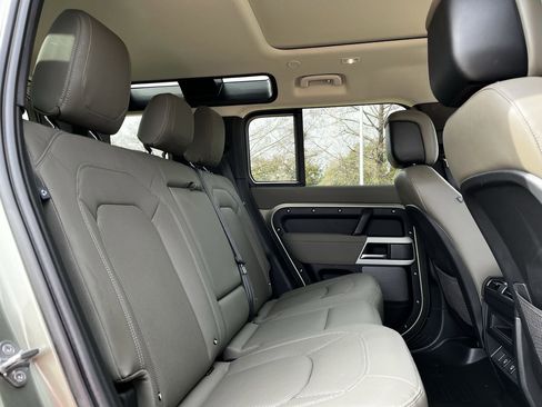 Used 2023 Land Rover Defender 110 S image 27