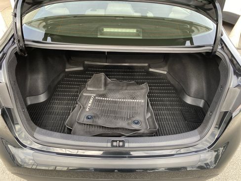 Used 2020 Toyota Corolla LE image 12