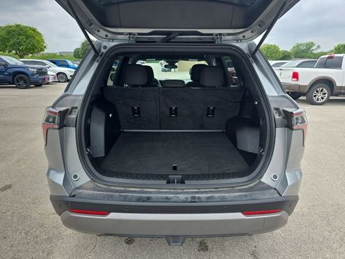 Used 2025 Chevrolet Equinox LT FWD image 13