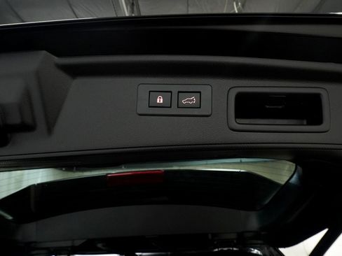 Used 2020 Subaru Forester Limited w/ Popular Package #3 image 7