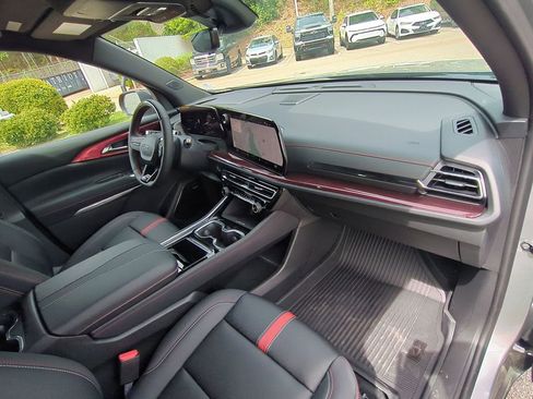 Used 2026 Chevrolet Traverse RS image 38