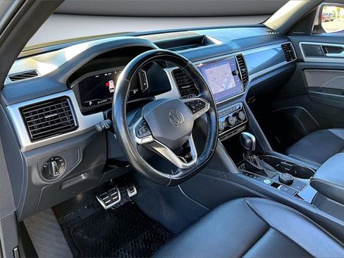 Used 2022 Volkswagen Atlas Cross Sport SEL R-Line image 17