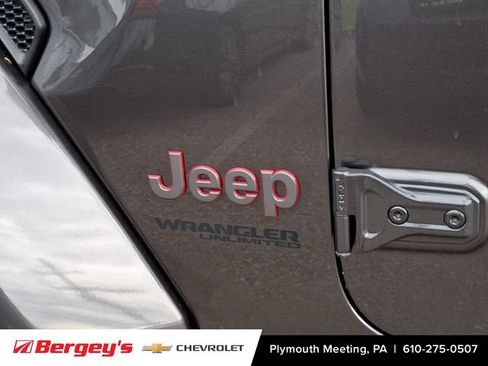 Used 2021 Jeep Wrangler Unlimited Rubicon AWD/4WD image 32