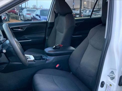 Used 2020 Toyota RAV4 XLE image 7