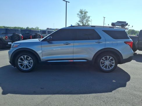 Certified 2022 Ford Explorer XLT w/ Equipment Group 202A RWD image 6
