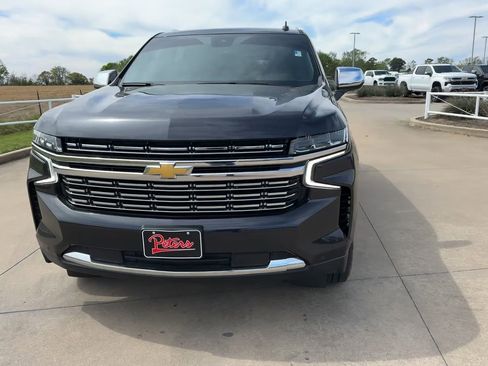Used 2023 Chevrolet Suburban Premier image 4