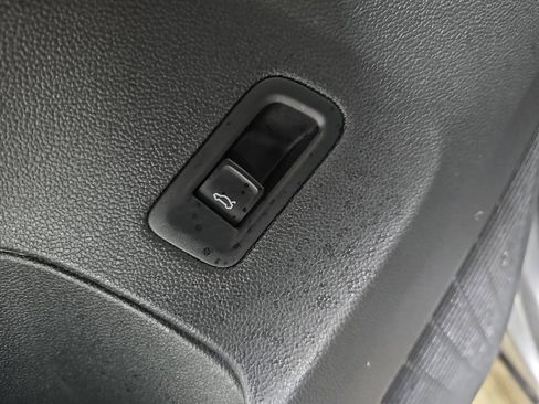 Used 2025 Volkswagen Atlas SE AWD/4WD image 13