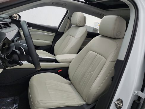 Used 2024 Audi Q8 e-tron Premium Plus w/ Premium Plus Package image 10