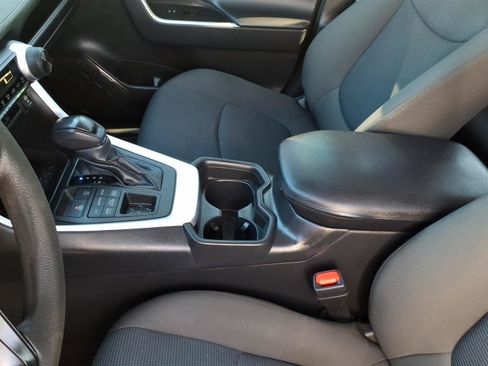 Used 2021 Toyota RAV4 LE AWD/4WD image 14
