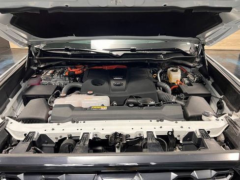 Used 2024 Toyota Tundra Platinum AWD/4WD image 22