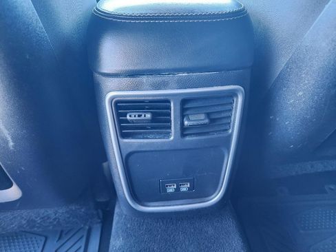 Used 2019 Dodge Charger SXT image 10