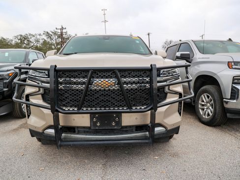 Used 2021 Chevrolet Suburban LS w/ Driver Alert Package image 4