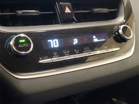 Used 2022 Toyota Corolla LE image 27