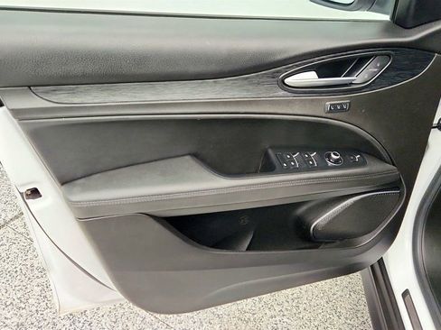Used 2022 Alfa Romeo Stelvio Sprint image 10