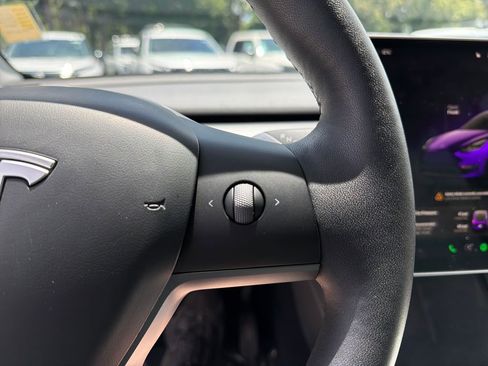 Used 2025 Tesla Model Y Long Range AWD/4WD image 21