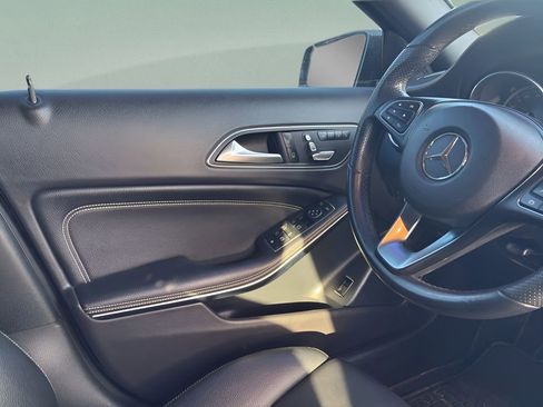 Used 2019 Mercedes-Benz GLA 250 4MATIC image 21