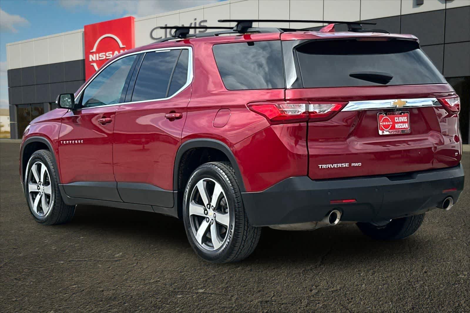 Used 2021 Chevrolet Traverse LT w/ LT Premium Package AWD/4WD image 9