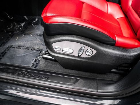 Used 2025 Porsche Macan image 25