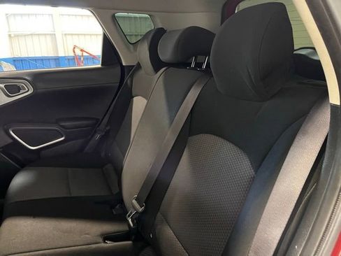 Used 2020 Kia Soul LX FWD image 18