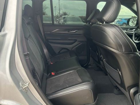 Used 2024 Jeep Grand Cherokee Altitude image 25