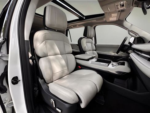 Used 2025 Lincoln Navigator L Reserve image 25