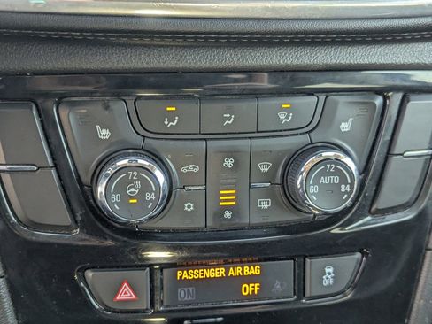 Used 2020 Buick Encore Essence image 17