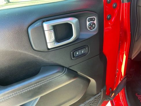 Used 2020 Jeep Wrangler Unlimited Sahara image 16