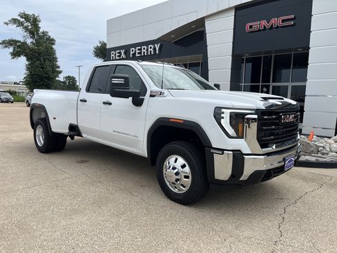 New 2026 GMC Sierra 3500 Pro w/ Convenience Package AWD/4WD image 2