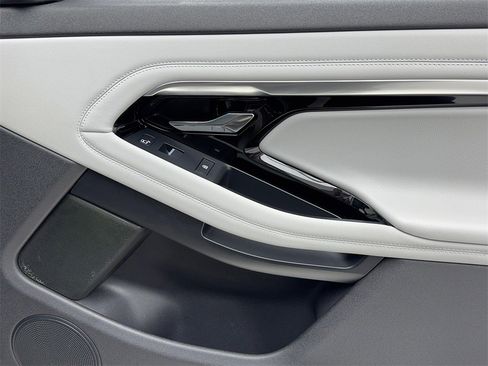 Used 2021 Land Rover Range Rover Evoque R-Dynamic SE image 46