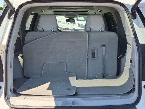 Used 2021 GMC Acadia SLT w/ Technology Package FWD image 25