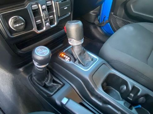 Used 2023 Jeep Gladiator Sport image 23