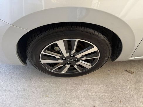 Used 2025 Nissan Versa SV FWD image 28