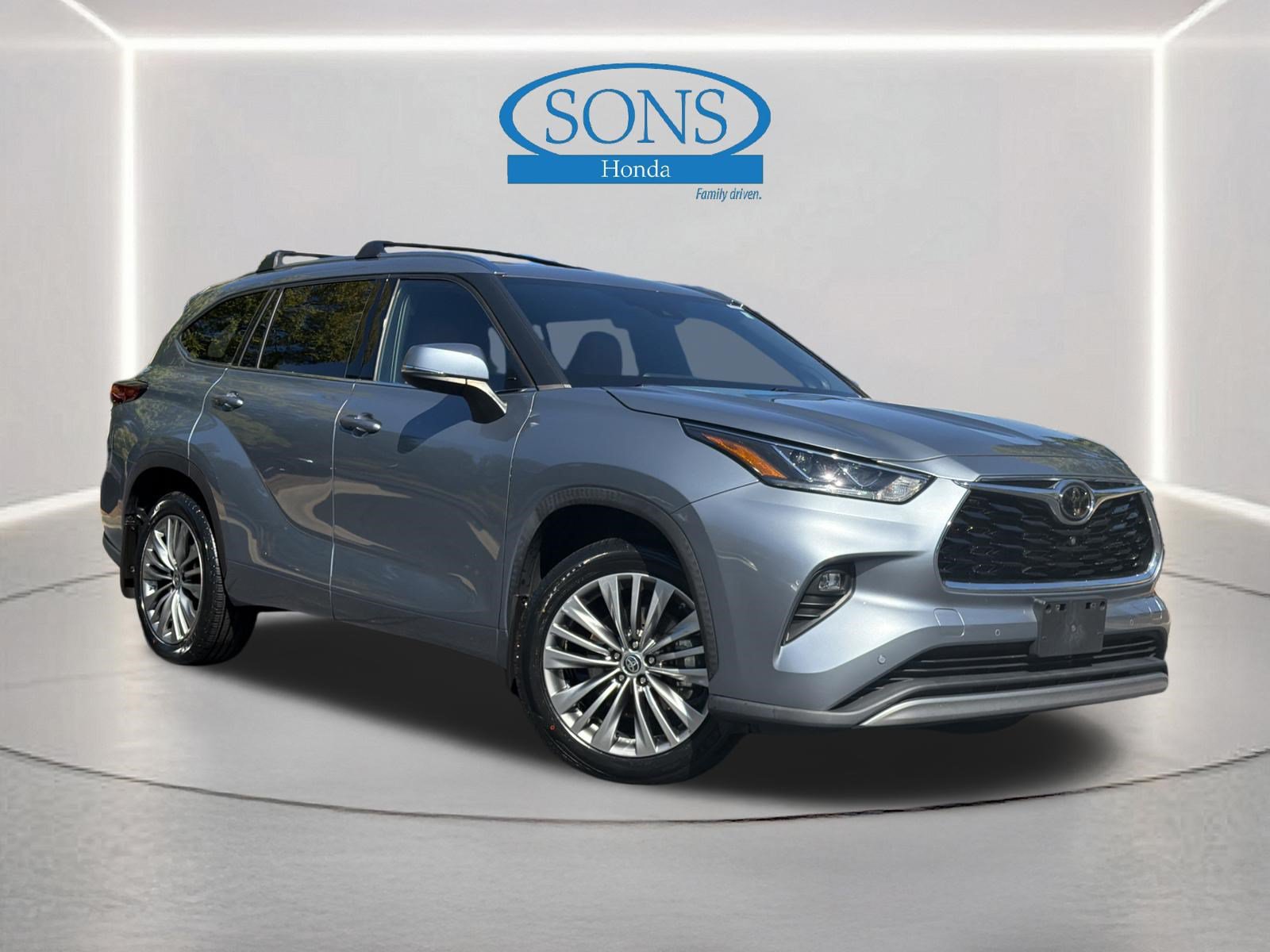 Used 2021 Toyota Highlander Platinum AWD/4WD image 1
