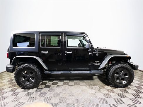 Used 2018 Jeep Wrangler Unlimited Sahara w/ Connectivity Group image 9