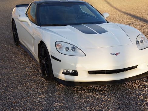 Used 2011 Chevrolet Corvette Coupe w/ 1LT RWD image 6
