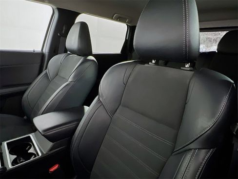 Used 2024 Mitsubishi Outlander SE image 11