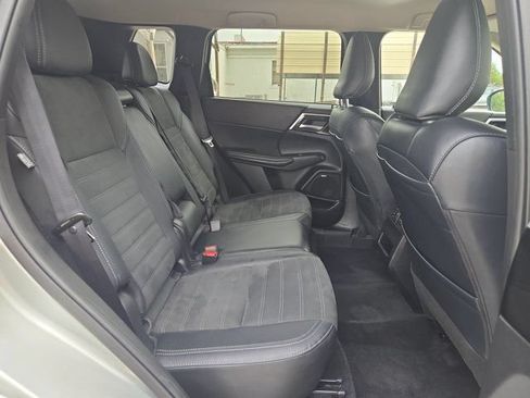 Used 2025 Mitsubishi Outlander SE AWD/4WD image 27