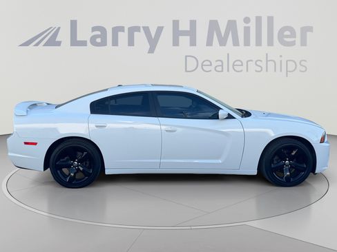 Used 2013 Dodge Charger SXT w/ Blacktop Pkg RWD image 6