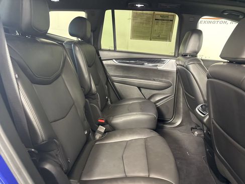 Used 2025 Cadillac XT6 Premium Luxury FWD image 31