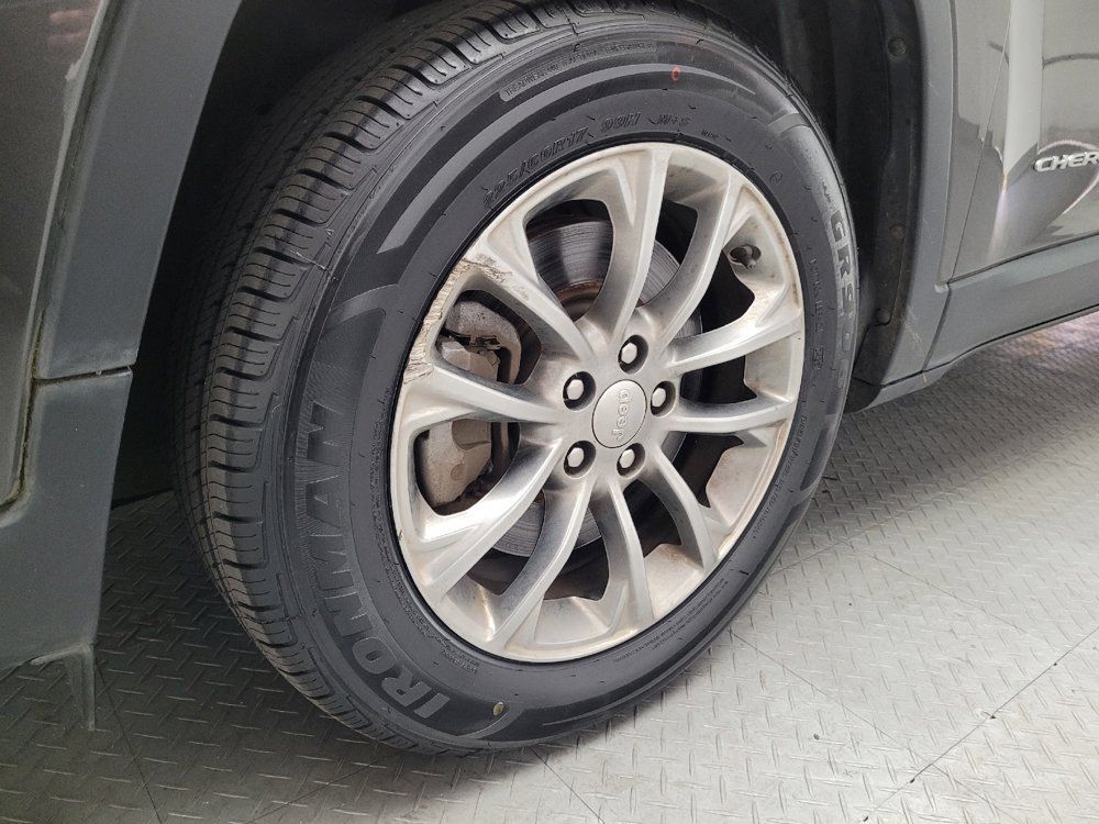 Used 2020 Jeep Cherokee Latitude Plus FWD image 31