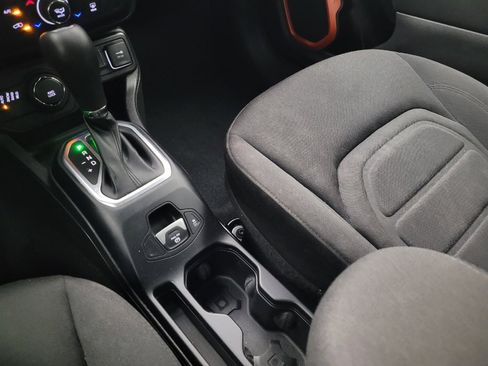 Used 2020 Jeep Renegade Latitude AWD/4WD image 26