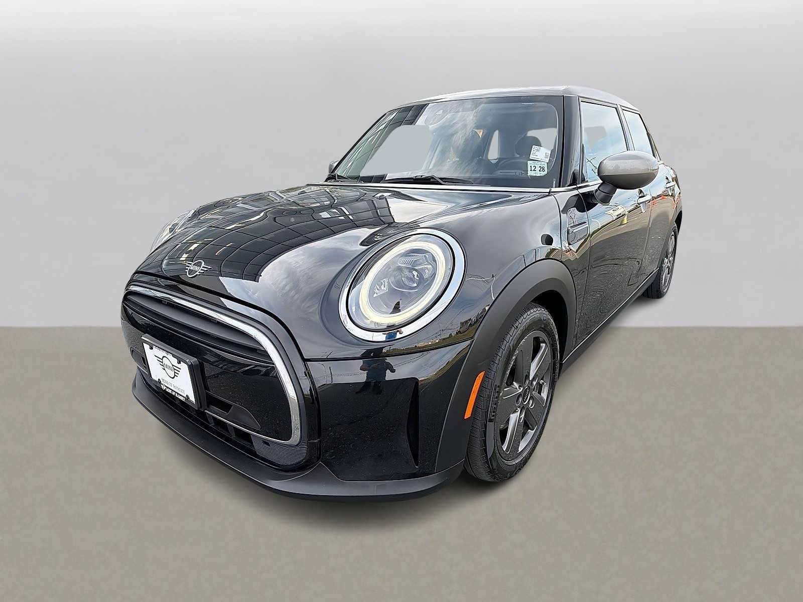 Used 2024 MINI Cooper 4-Door Hardtop FWD image 1